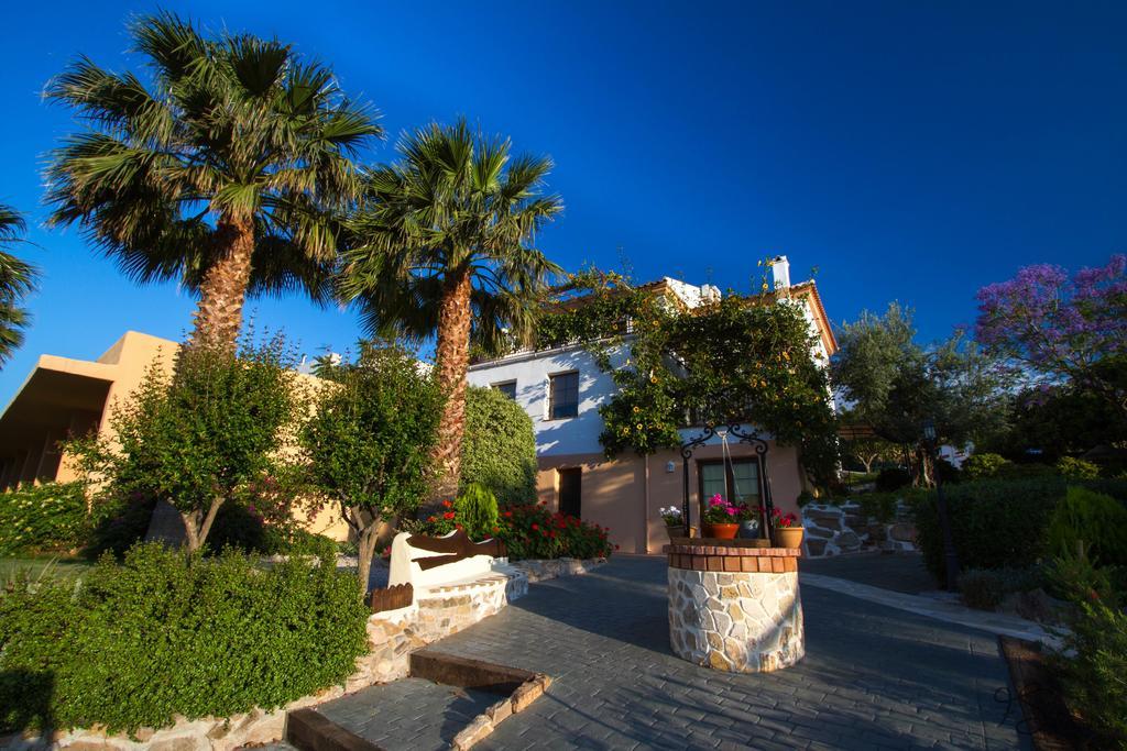 Hotel Cortijo de Salia Alcaucín Buitenkant foto